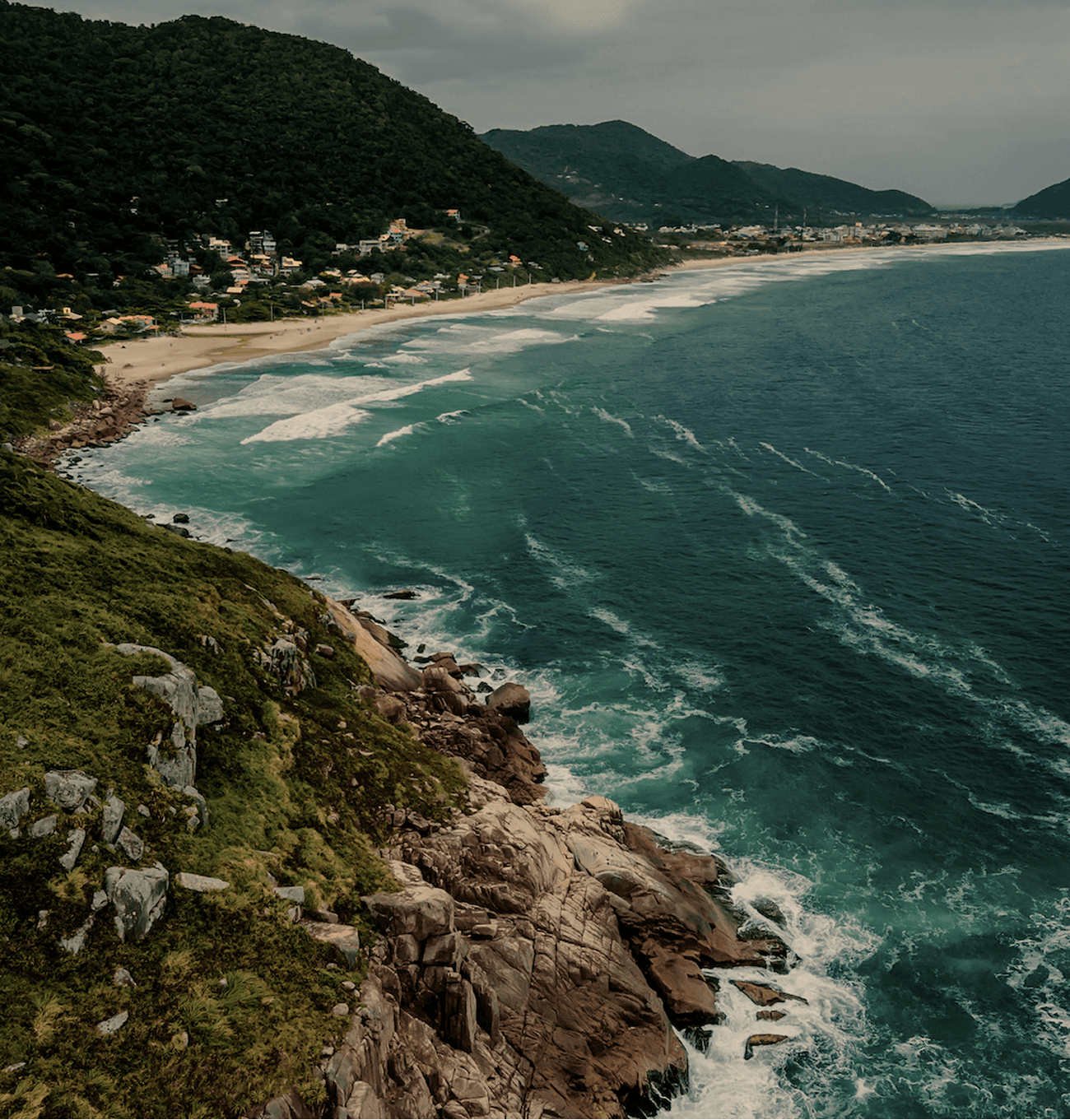 Conheça Estaleirinho, uma das praias mais exuberantes de Balneário Camboriú